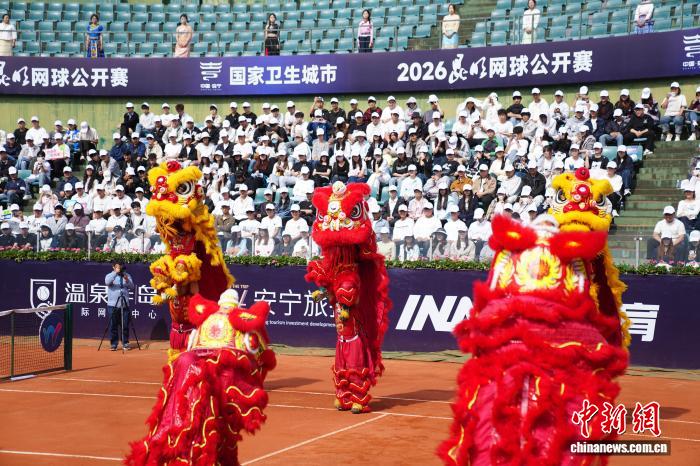 2026年安宁市新一届昆明网球公开赛开幕，约两百