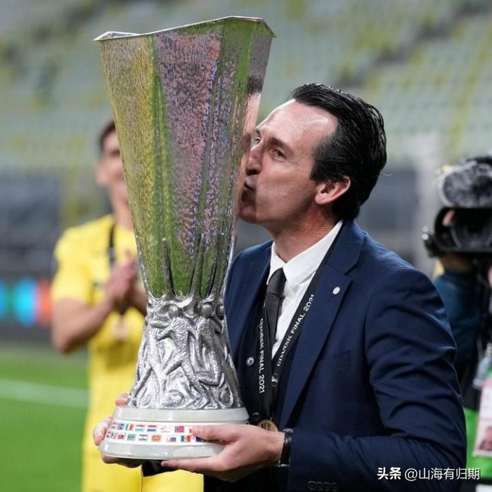 3-0半场领先，九连胜刷新英格兰纪录，埃梅里旗